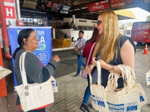 Procon entrega sacolas retornáveis e incentiva lei ambiental em Marília