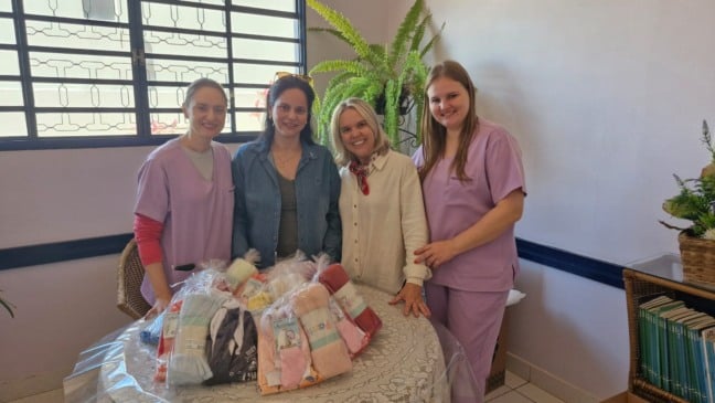 Campanha doa cobertores e Rotary entrega enxovais à Gota de Leite