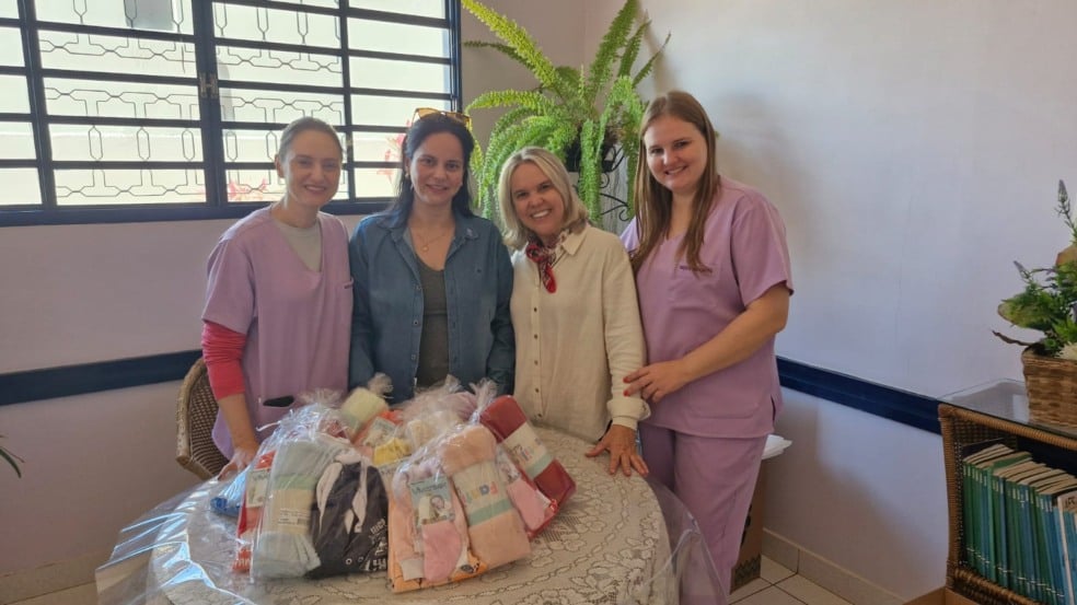 Campanha doa cobertores e Rotary entrega enxovais à Gota de Leite