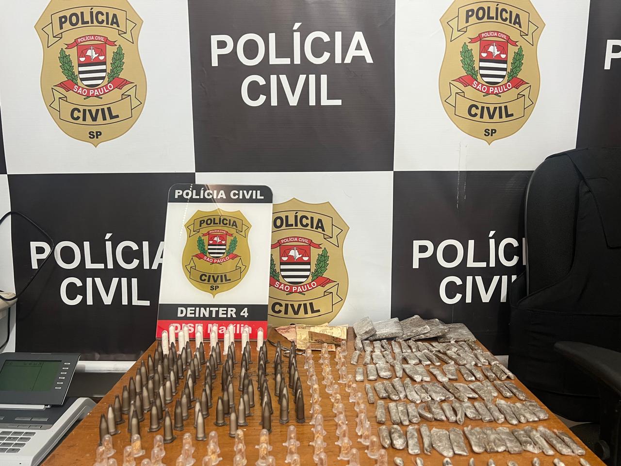 Dupla é flagrada vendendo drogas em Marília