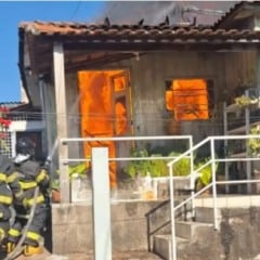 Incêndio destrói casa no Palmital: idosa perde tudo