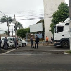 Motociclista morre em acidente com caminhão na zona sul