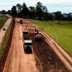 Obra de asfalto em avenida quebra tabu em Marília