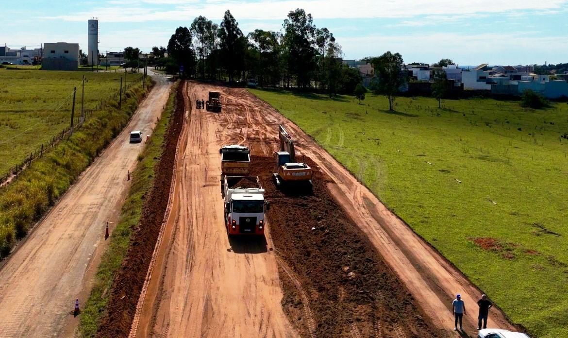 Obra de asfalto em avenida quebra tabu em Marília