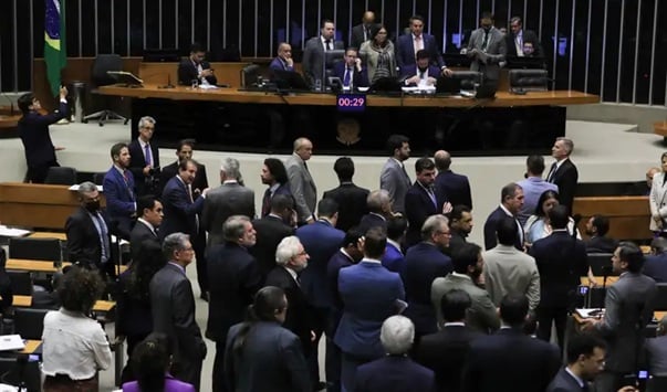 Câmara aprova 'PL da Devastação' em votação na madrugada