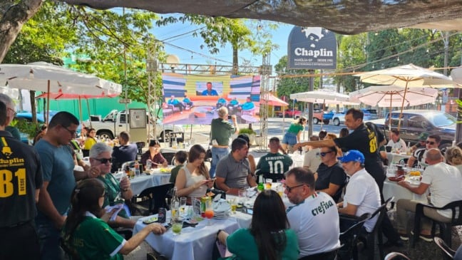 Sextou com torcida Chaplin, agenda e fotos de festa junina: gira