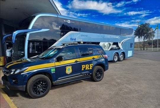 Passageiro venezuelano é preso por importunação em ônibus na BR-153