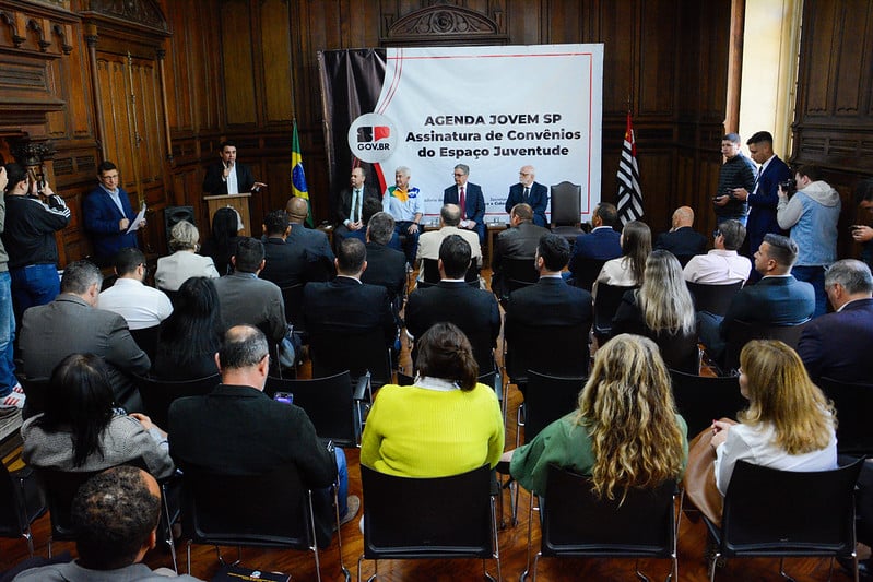 Espaço Juventude assina convênios para repasses na região de Marília