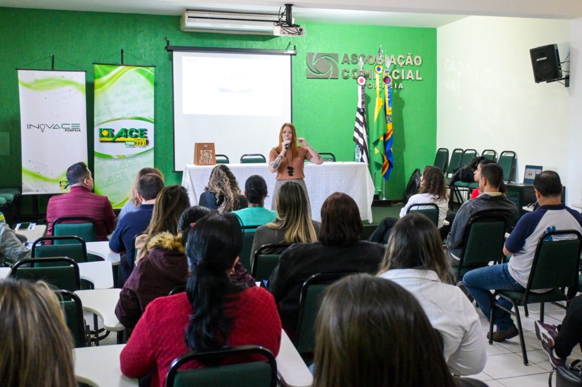 Palestra do Procon em Pompeia orienta comerciantes sobre Relações de Consumo Palestra do Procon em Pompeia orienta comerciantes sobre Relações de Consumo