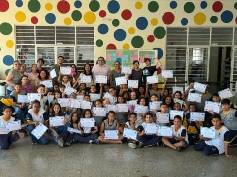 Alunos de Pompeia brilham em Torneio de Robótica na EMEF Carmelino