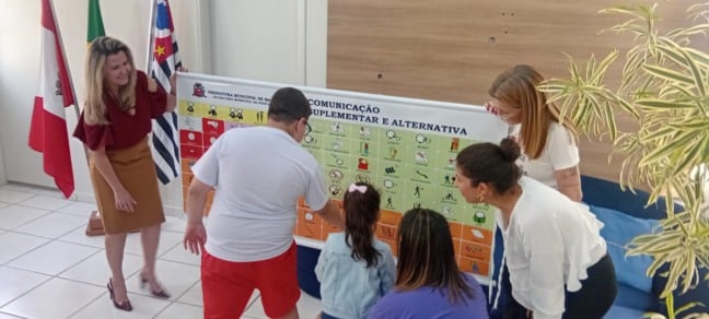 educacao-de-marilia-lanca-marco-de-inclusao-com-comunicacao-alternativa