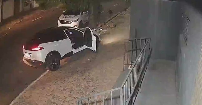 Vídeo mostra fuga de agressor após feminicídio; despedida tem balões