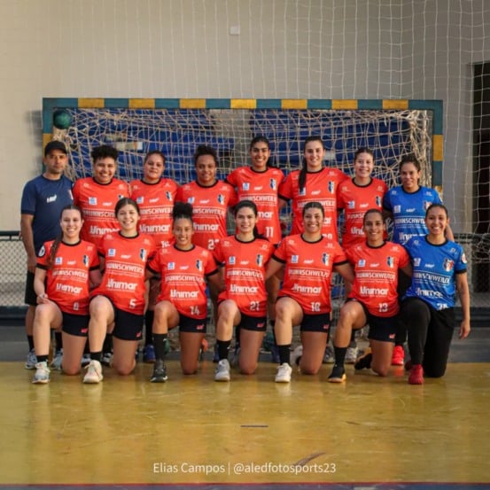 Handebol feminino tem duas vitórias e assume liderança em Liga Regional
