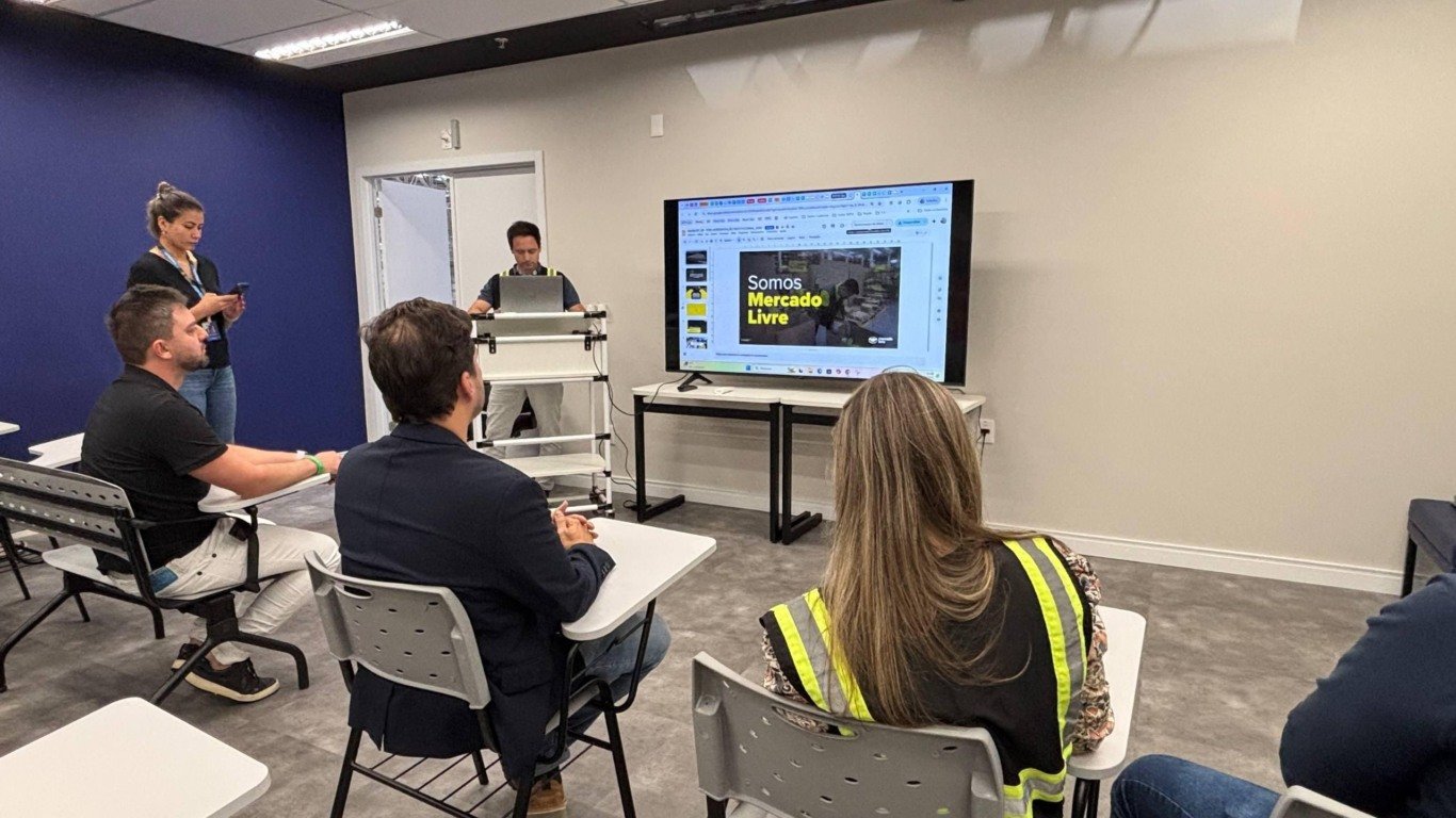 Mercado Livre 'inaugura' centro logístico de Marília em evento com prefeito