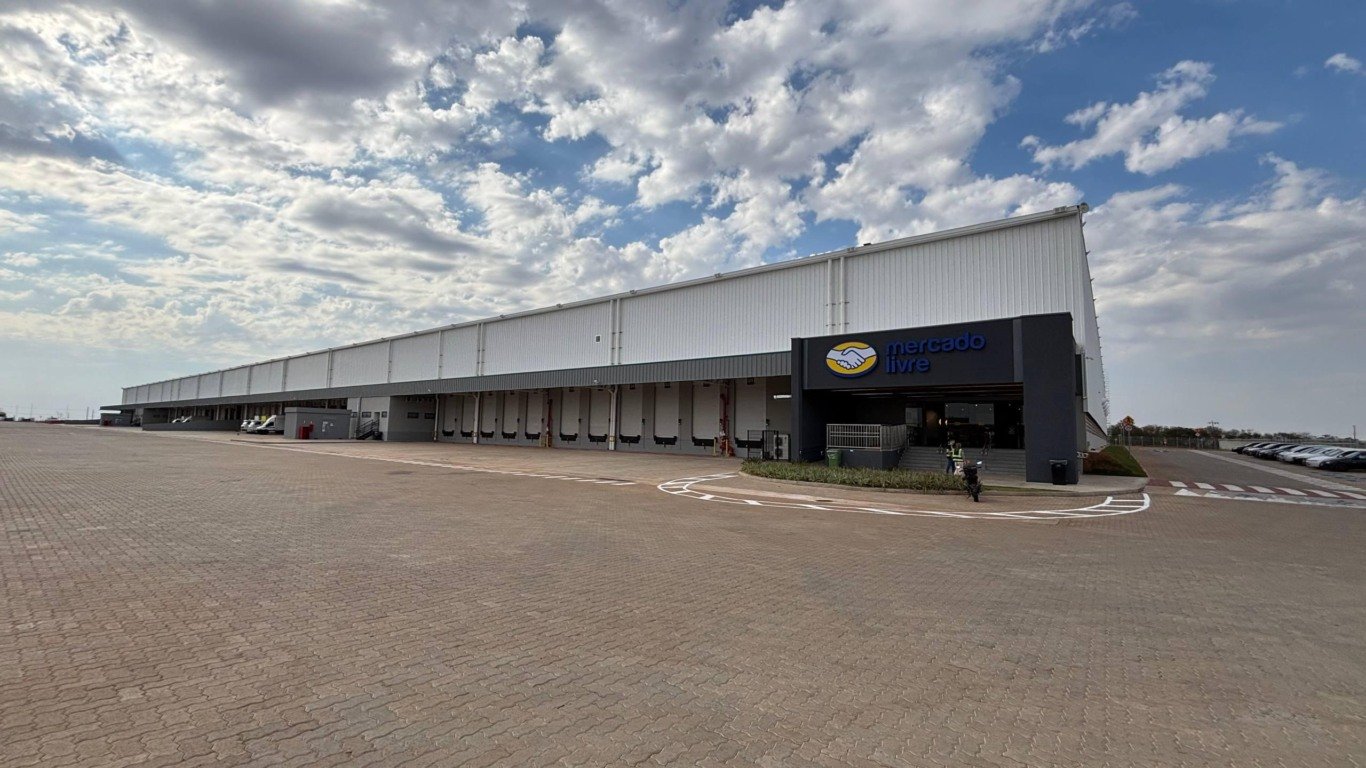 Mercado Livre 'inaugura' centro logístico de Marília em evento com prefeito