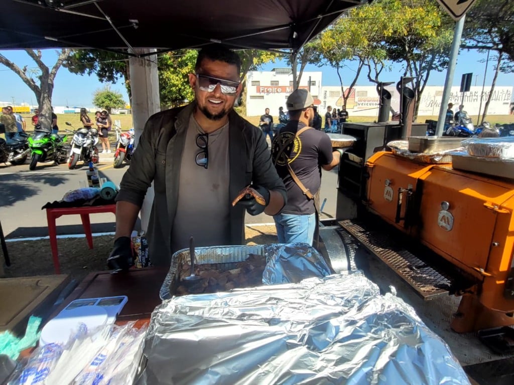 O Buteco doa 500kg de alimentos após domingo de rock, assados e veículos