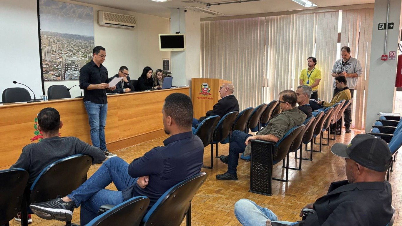 Empresa quer tarifa de R$ 8,38 em ônibus de Marília