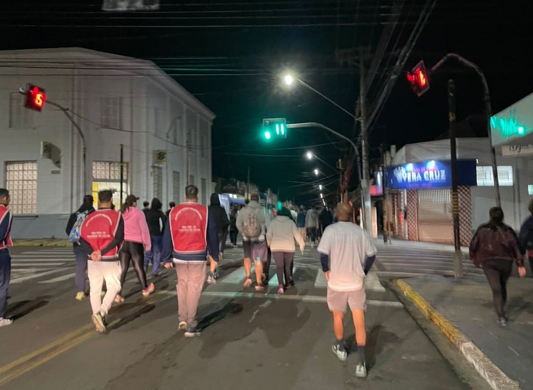 Peregrinação tem 4h de caminhada, café e missa em Marília