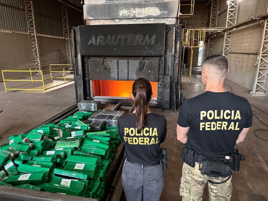 PF de Marília incinera 1,3 tonelada de drogas após apreensões