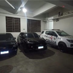 Polícia pede acusado de integrar facção e recupera carros em Marília