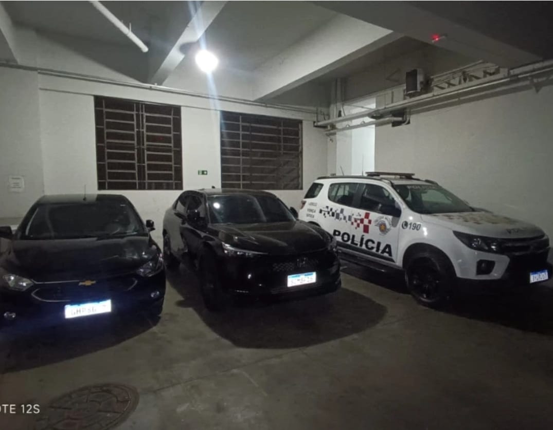 Polícia pede acusado de integrar facção e recupera carros em Marília