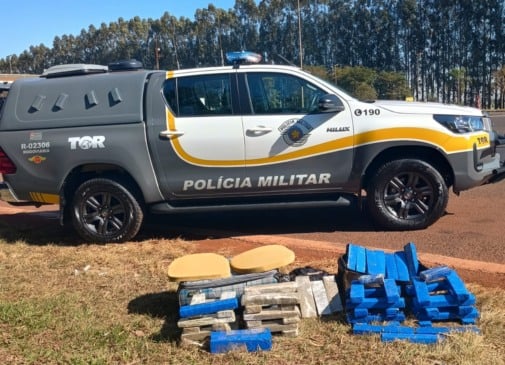 Polícia flagra dois em ônibus com 49,4kg de maconha Polícia flagra dois em ônibus com 49,4kg de maconha