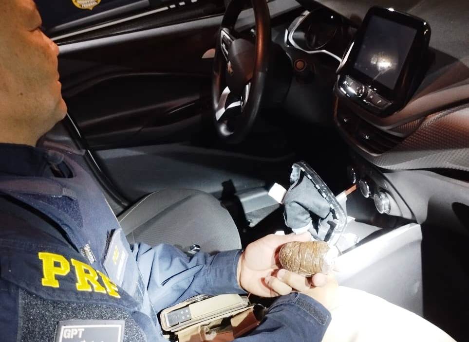 PRF prende homem com 2,3kg de haxixe durante fiscalização em Ourinhos