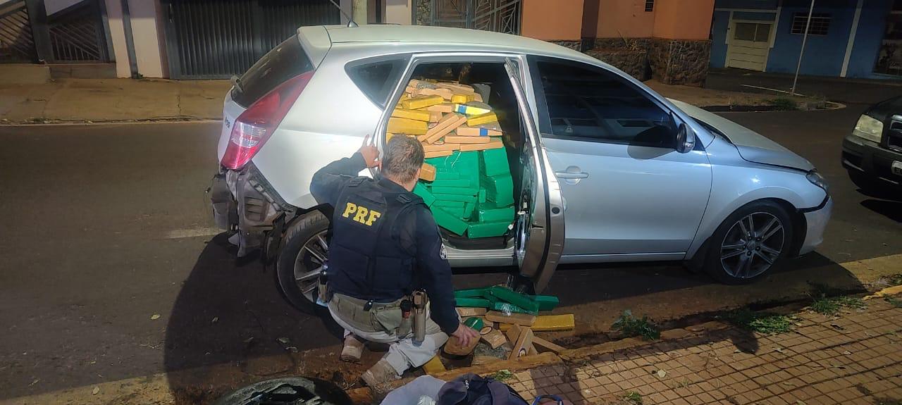 Fuga por 40km tem manobras de risco e 882kg de maconha