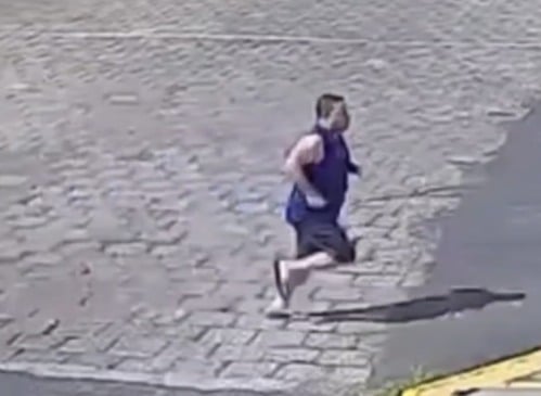 Vídeo mostra chegada e fuga de agressor em feminicídio de Vera Cruz
