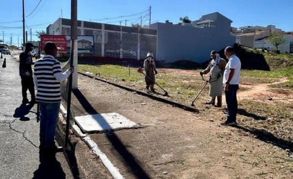 Via Expressa recebe limpeza e secretaria orienta pedidos de capinação