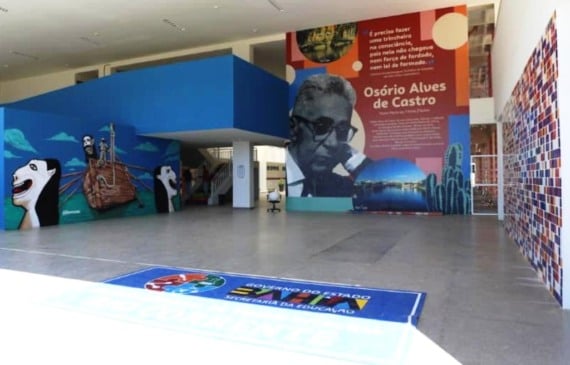 Osório Alves, escritor em Marília, ganha mural e inspira estudantes na Bahia