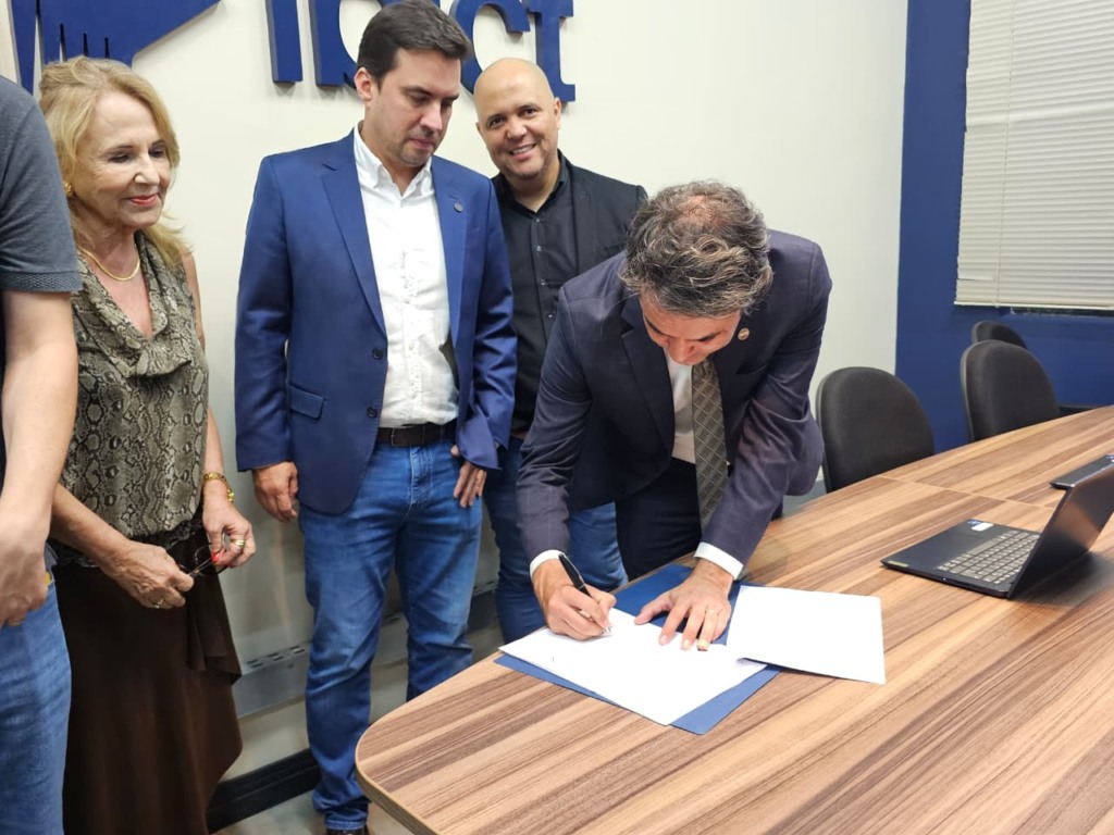 Marília instala centro de pesquisa em IA com IBICT, Unimar e prefeitura