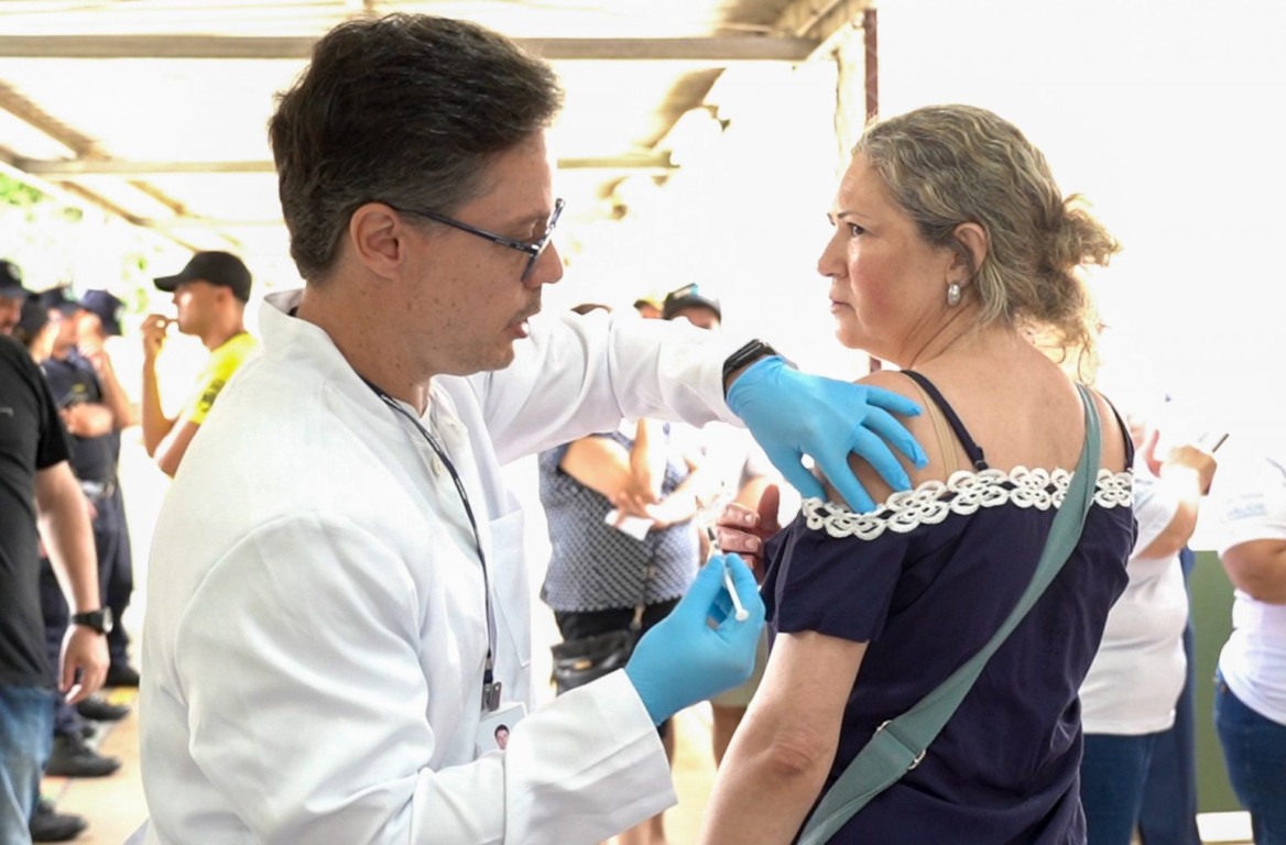 Lançamento de vacina para dengue tem anúncio de doses e ministro em Marília