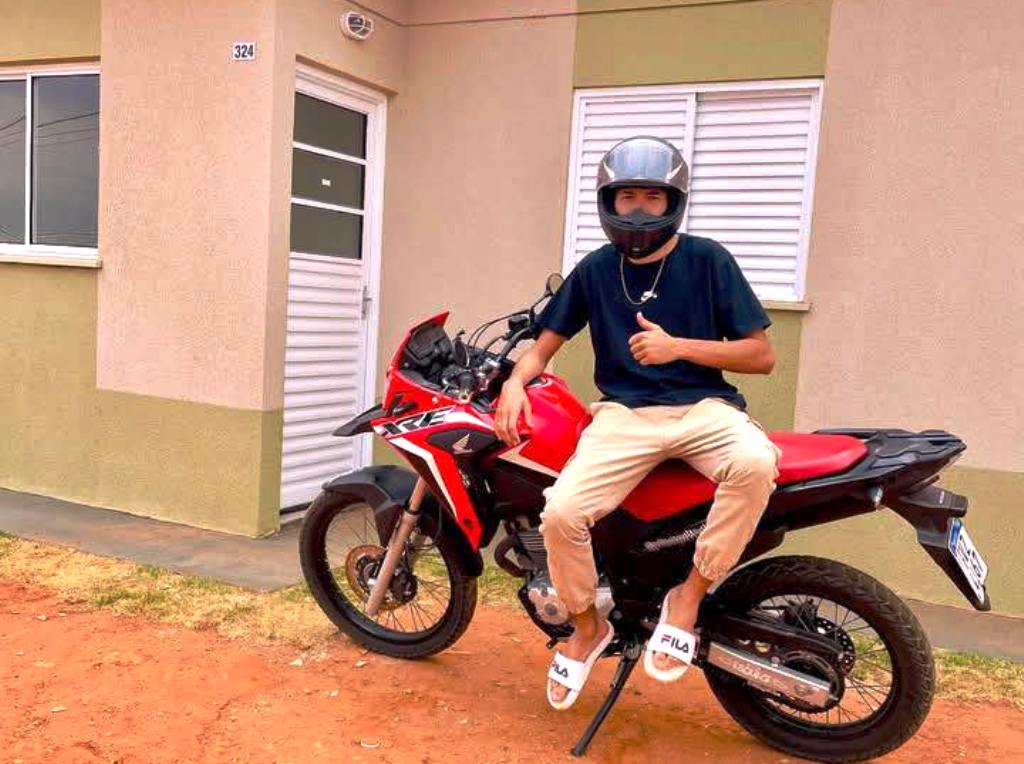 Morre em Marília jovem vítima em colisão de caminhões e moto