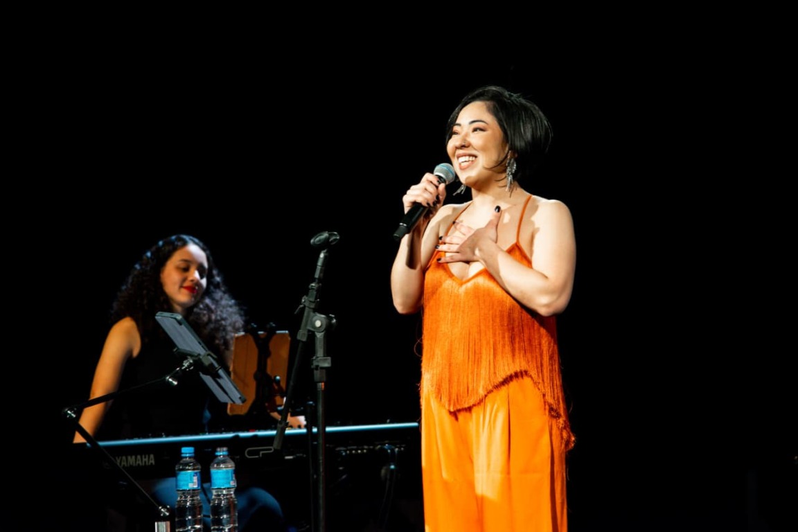 Força feminina da música ganha palco do Sesi Marília com Vivy Hirama Quarteto