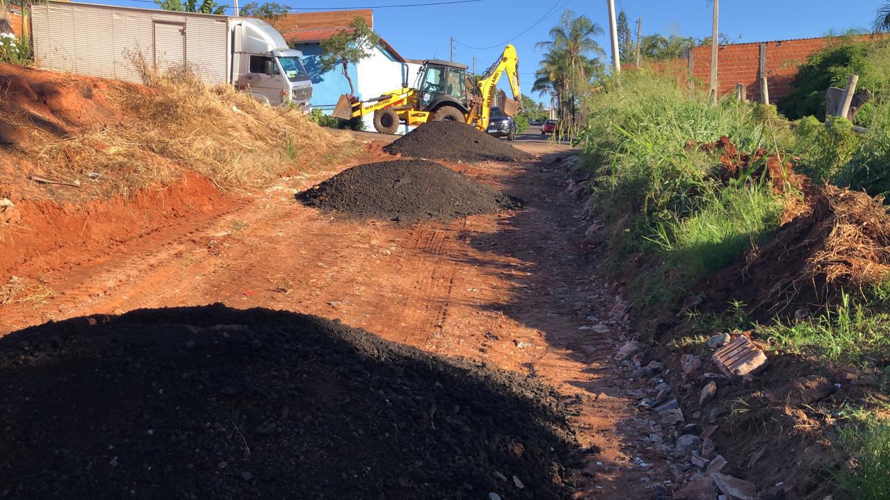 Obras reparam erosão em rua interditada de bairro tradicional em Marília