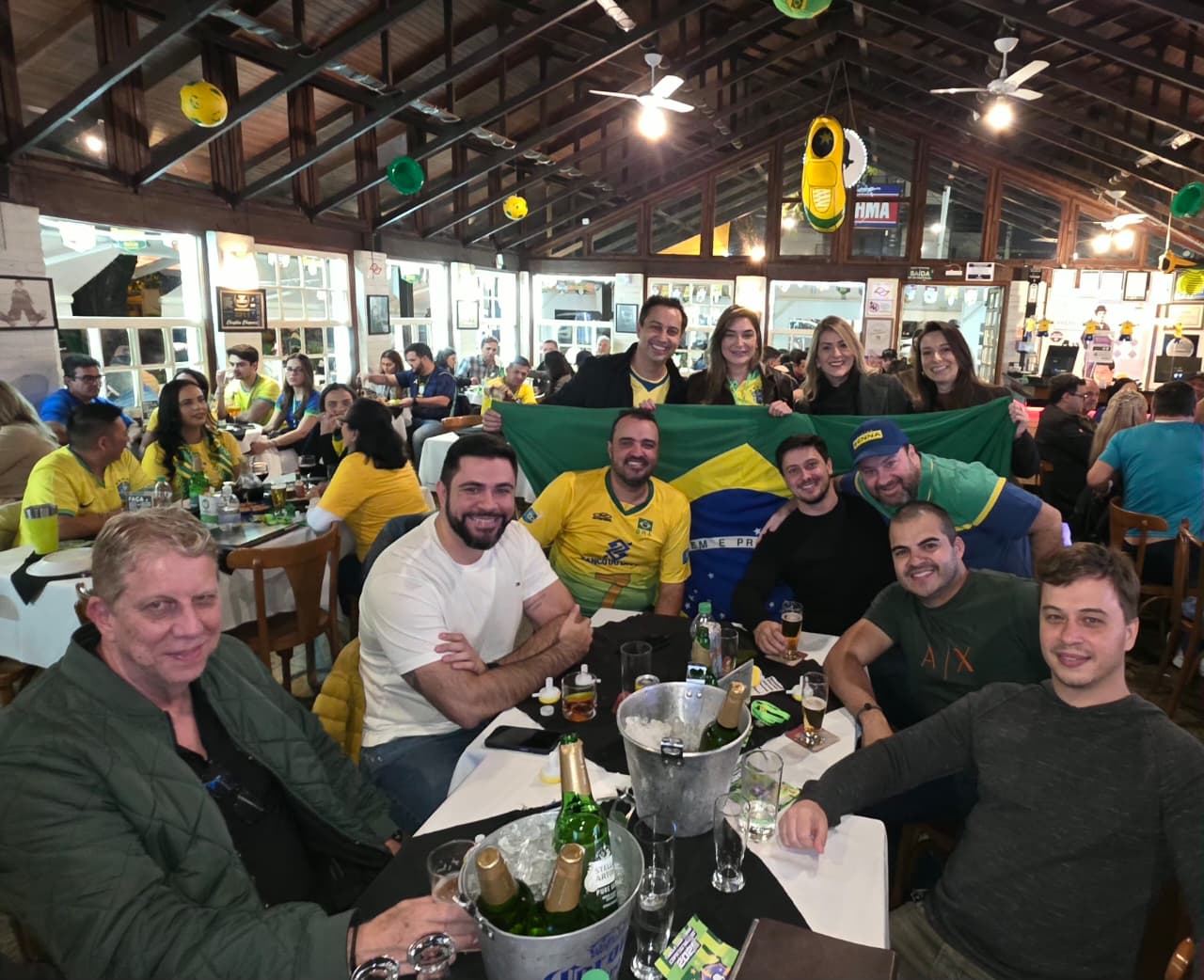 Estreia do Brasil tem empate com Marrocos e concentração em Marília para 'Torcida Chaplin'