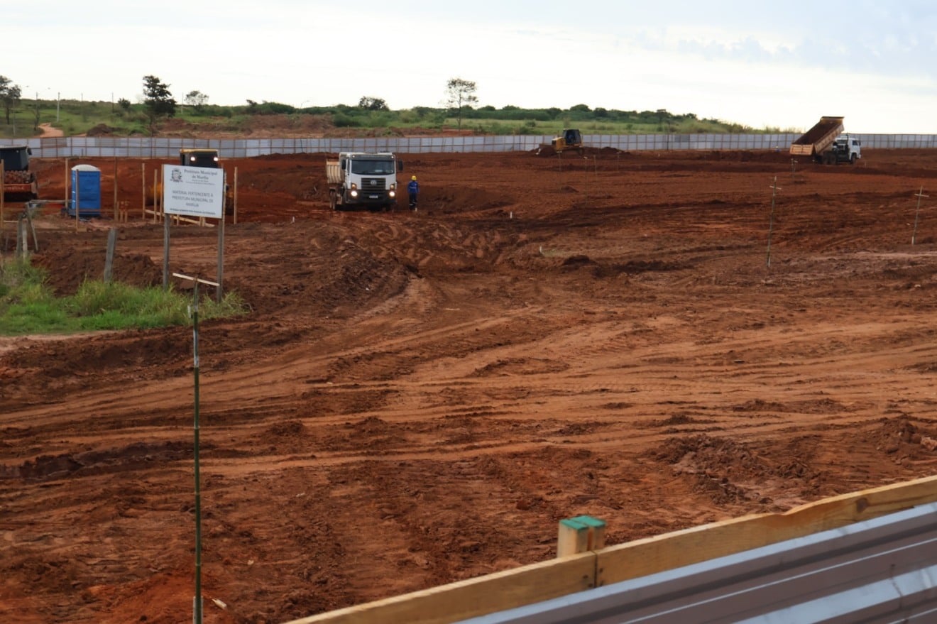 Obras do AME de Marília avançam e deputados visitam canteiro