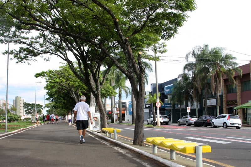 Farmácias levam disputa de mercado para avenida das Esmeraldas em Marília