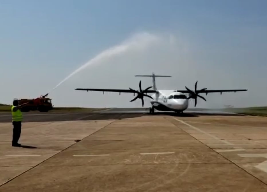 Azul reduz avião e estrutura em voo para Marília e tem até 'batismo' no aeroporto